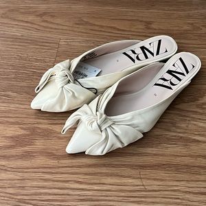 BRAND NEW ZARA BEIGE FLAT LEATHER SHOES WITH TIE